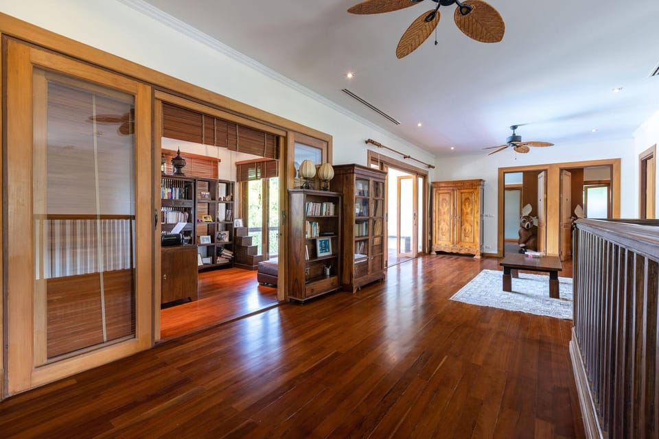 Large 7 Bed Luxury Villa on Golf Course Hotel in Hua Hin District