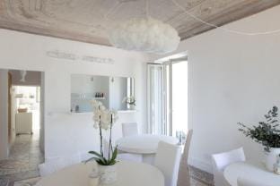 La Bâtisse en Blanc Hotel in Antibes