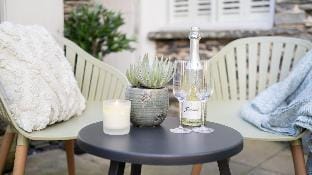 Dog friendly apartment with Sky TV by LetMeStay Hotel in Ambleside