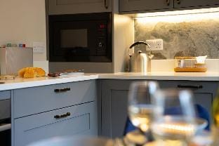 Apartment with Ensuite s   Sky TV by LetMeStay Hotel in Ambleside