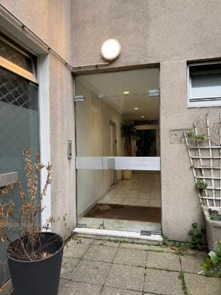 Agr  able 2 pi  ces au c  ur du 17 arrondissement Hotel in Paris
