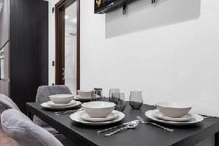 Modern Spacious Suite Sleeps 4 in Central London Hotel in London Borough of Camden