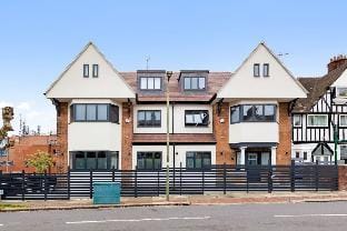 Modern Serviced Studio Flat Near Central London Hotel in London Borough of Camden