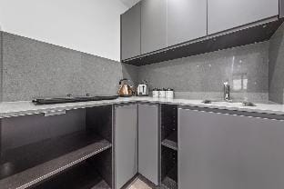 Serviced Studio Flat near Camden Euston Station Hotel in London Borough of Camden