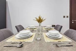 Serviced Studio Flat near Camden Euston Station Hotel in London Borough of Camden
