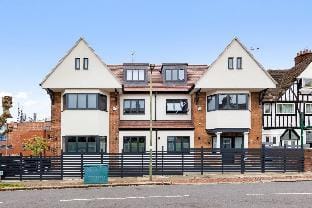 Luxury Sleeps 4 Studio Flat Hotel in London Borough of Camden