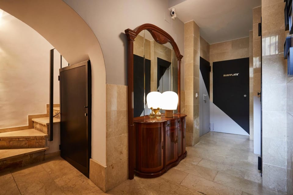 BUBUFLATS / Mercat Hotel in Valencia