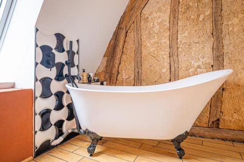 Chambre renovee en 2024 avec cuisine-sejour-salon partages Hotel in Centre-Val de Loire