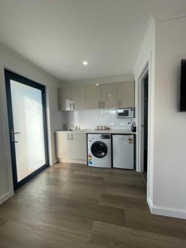 Four Square Short Stay Accommodation Railton Hotel in Tasmania