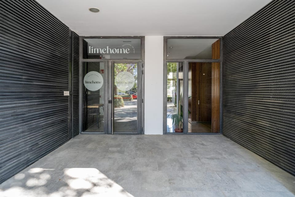 Limehome Valencia Carrer d'Antonio Ferrandis Hotel in Valencia