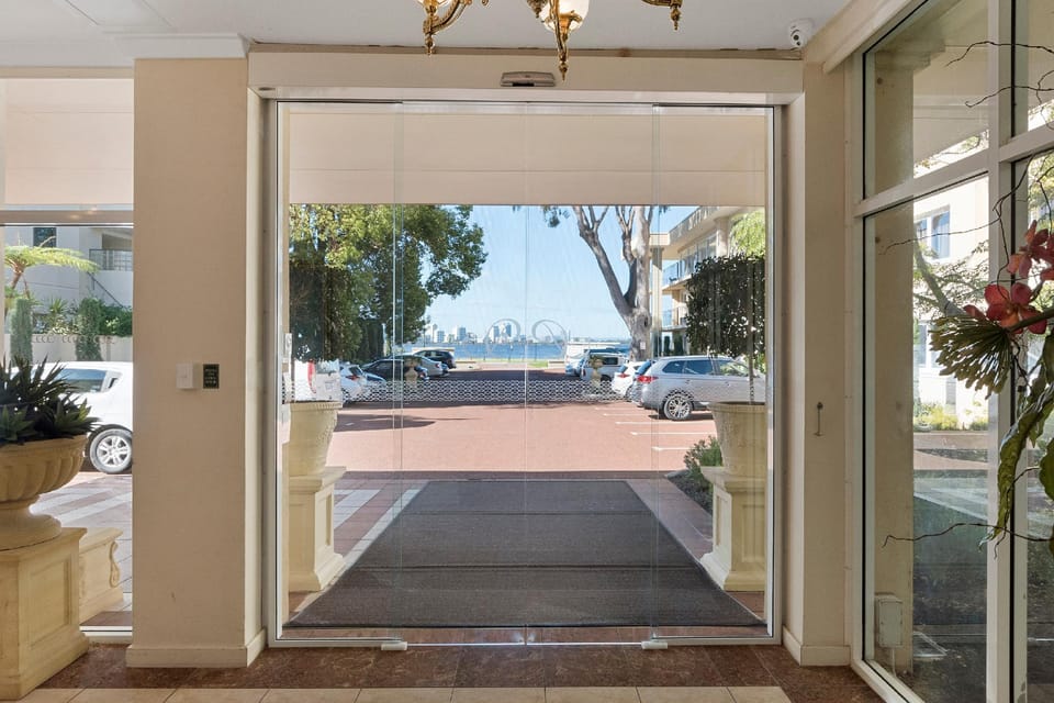 The Peninsula Riverside Serviced Apartments Apartment hotel in Perth