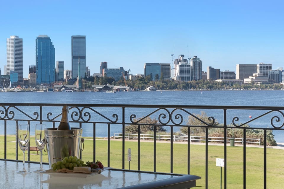 The Peninsula Riverside Serviced Apartments Apartment hotel in Perth