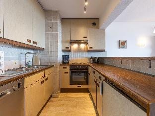 Spacious apartment with garage and sea view Hotel in Middelkerke