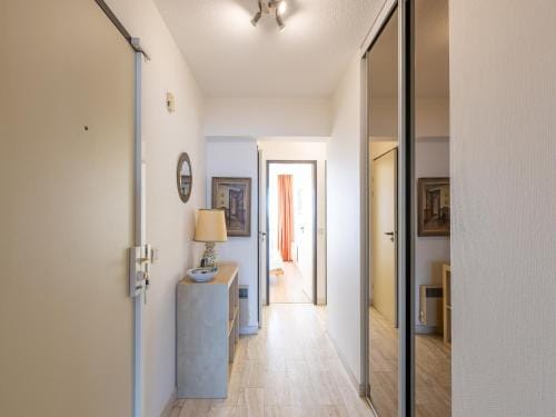 Spacious apartment with garage and sea view Hotel in Middelkerke