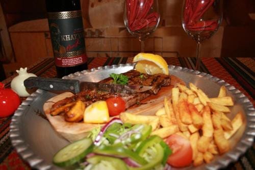An Exquisite Deluxe Room in a Hotel - Free Parking - with access to Resturant - Shisha Bar- Wine Bar Hotel in Leeds