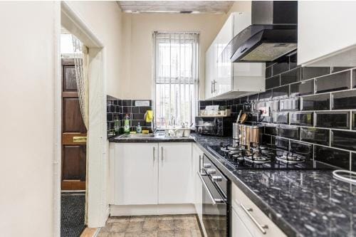 Homely double bed, TV, Wi-Fi and garden Hotel in Leeds