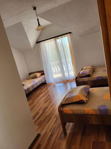 Vreshtat e Liqenit-Ezerski Llozja Hotel in Municipality of Ohrid, North Macedonia