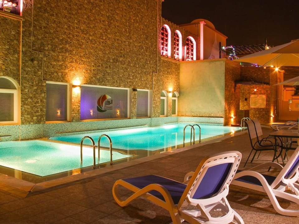 Swimming pool