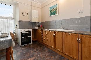 Connaught House - Central Location, Near the Beach Hotel in Tenby