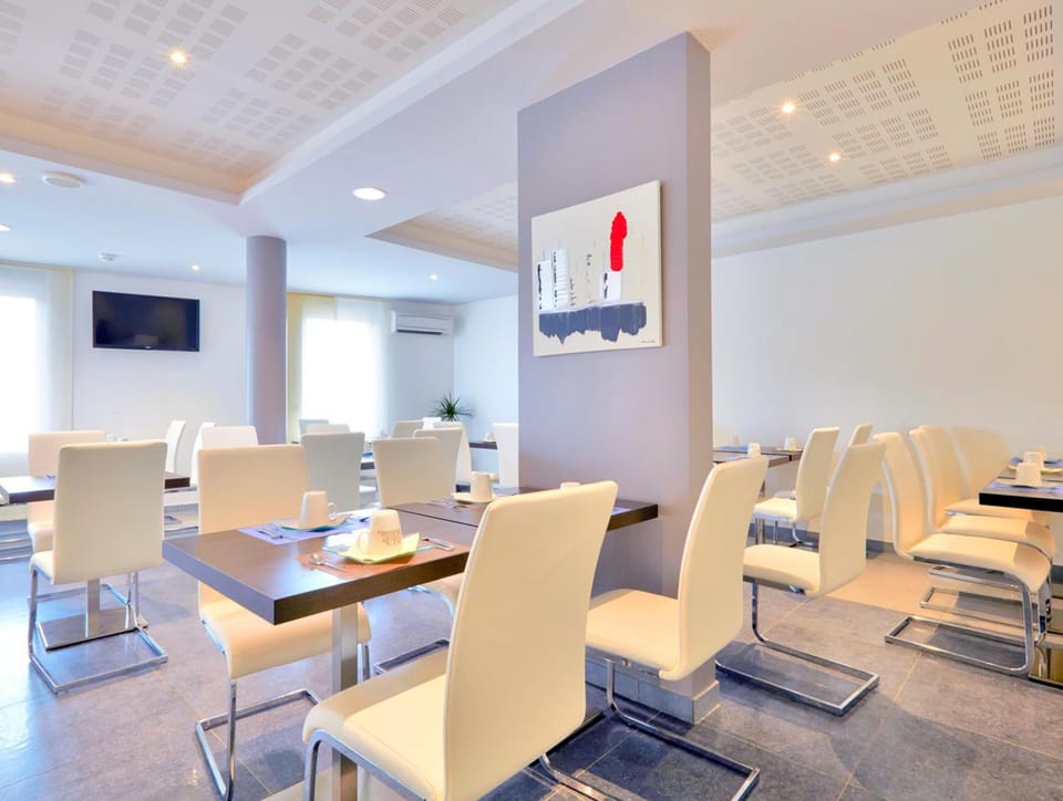 Shared lounge/TV area