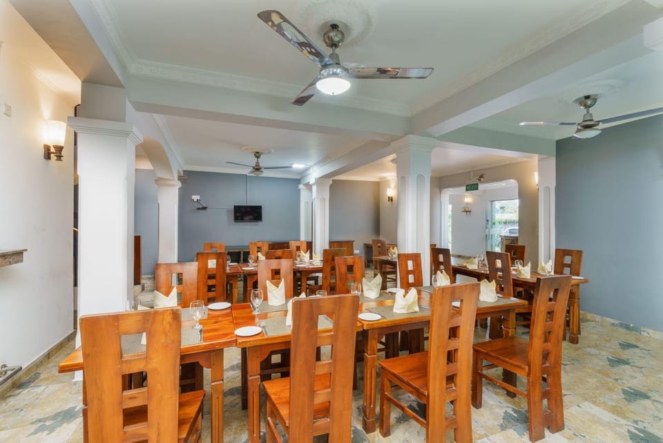 Hotel Travellers Nest Hotel in Kandy