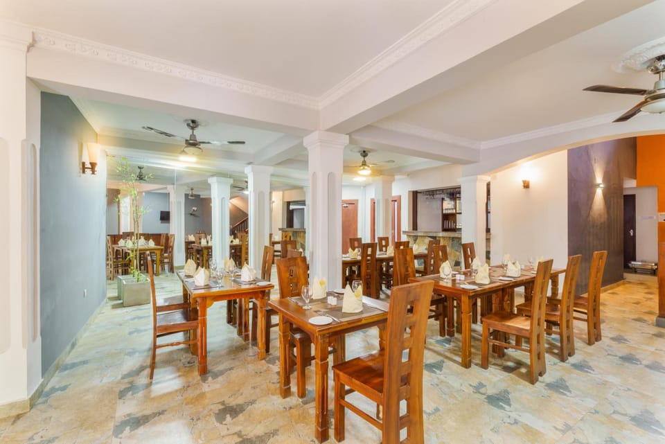 Hotel Travellers Nest Hotel in Kandy