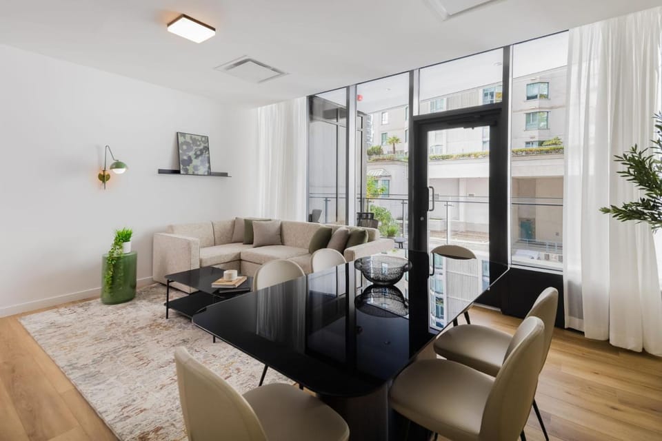 Smithe House Hotel in Vancouver
