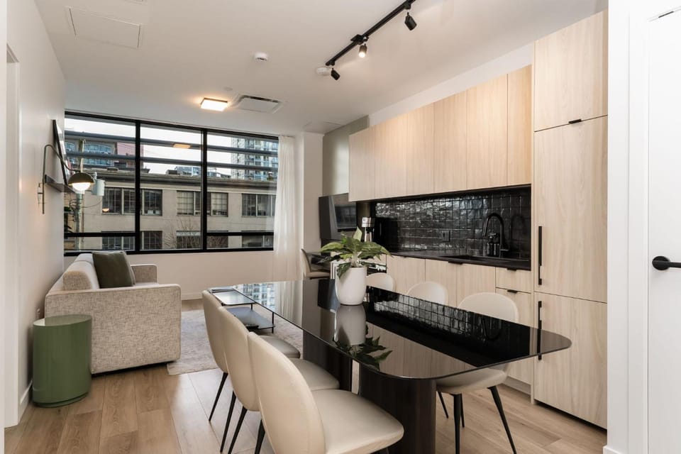 Smithe House Hotel in Vancouver