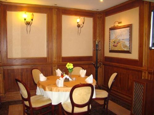 Хотел-ресторант Астория Hotel in Pazardzhik