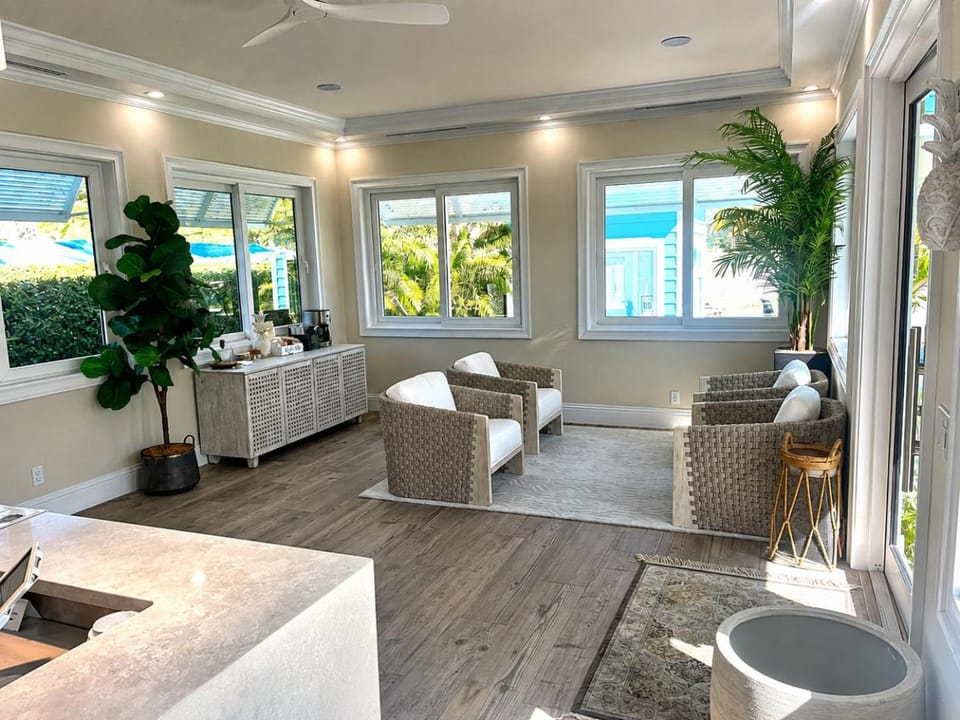 Dolphin Cove Apartment hotel in Freeport