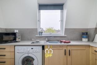 Hardgate Hideaway - SJA Stays - 2 Bed Apartment Hotel in Aberdeen