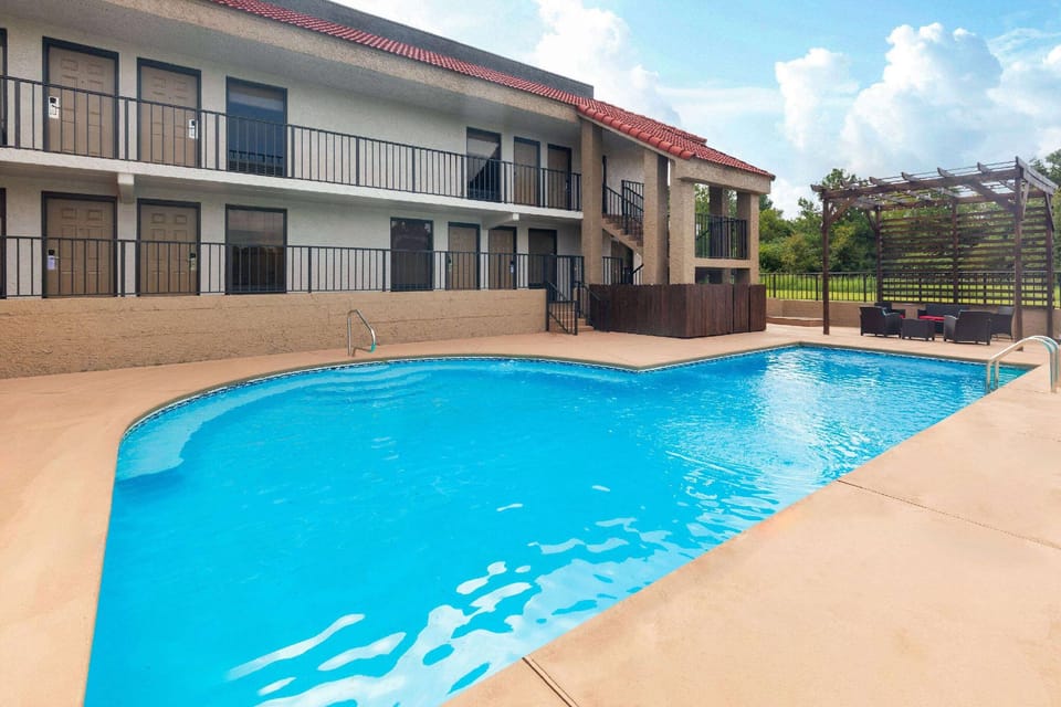Ramada by Wyndham Bainbridge Hotel in Georgia