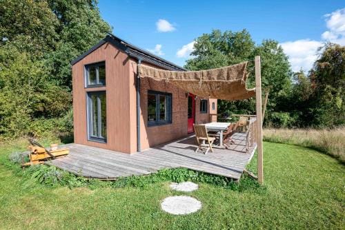 Tiny House Les Jours Heureux Sejour nature pres de Dinant et des Lacs de l Eau d Heure Lodge in Wallonia, Belgium