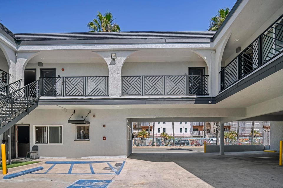 Hyland Inn Hotel in Long Beach