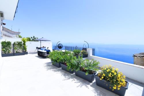 Blue View Luxury Rooms Hotel in Furore