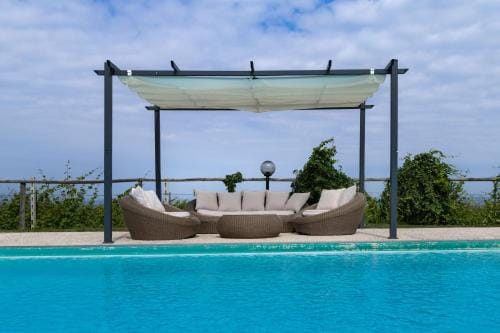 La Fornace - Rooms & Pool Hotel in La Morra