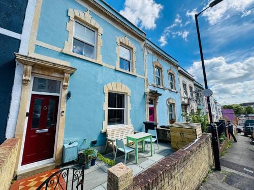 Totterdown's Fabulous Vintage Style House Hotel in Bristol