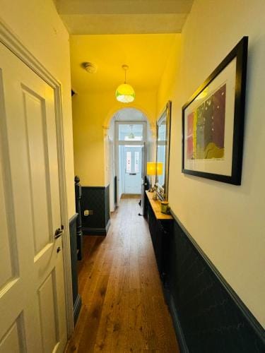Totterdown's Fabulous Vintage Style House Hotel in Bristol