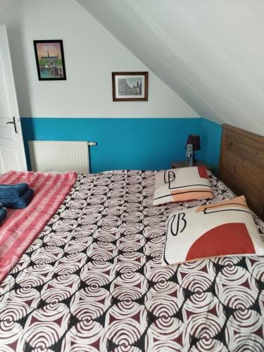 Chambre bleue dans maison avec parking Hotel in Haute-Savoie