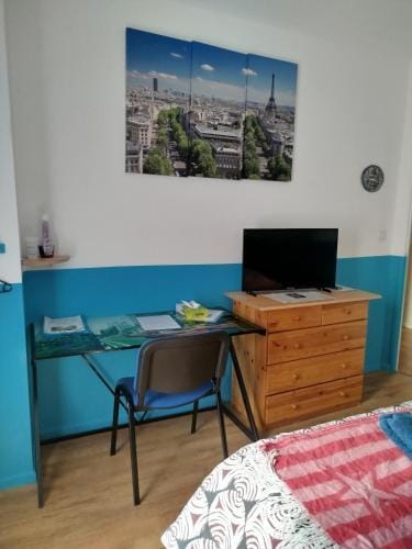 Chambre bleue dans maison avec parking Hotel in Haute-Savoie