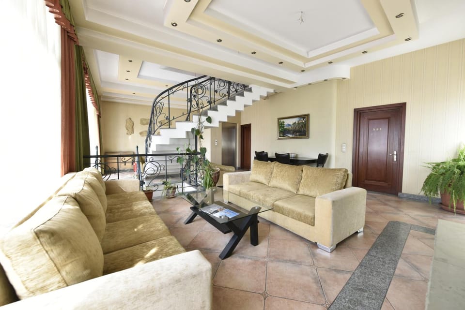 Shared lounge/TV area