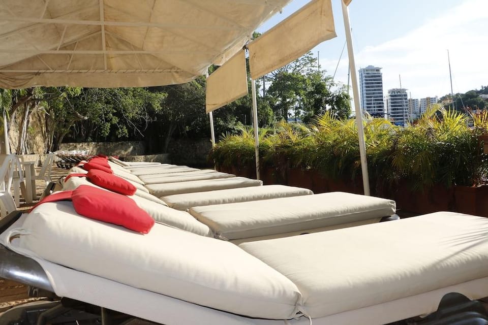 Alba Suites Acapulco Hotel in Acapulco