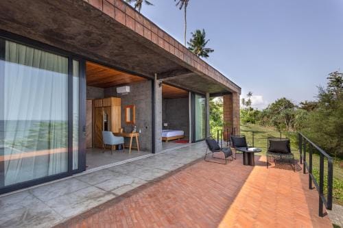 Ultimate Beachfront Villa Cascade Balian Hotel in West Selemadeg