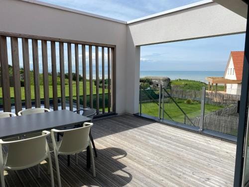 B&B Sangatte-Calais - Terrasse vue Mer - 2 min a pied de la plage Hotel in Hauts-de-France