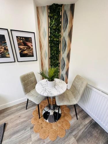 R-1 Newly renovated En-Suite Self contained Private Room in Selly Oak Birmingham Hotel in Birmingham
