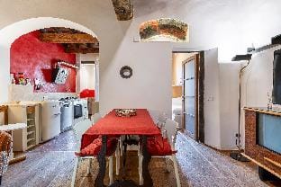 Pepi 64 in Firenze with 2 bedrooms and 1 bathrooms Hotel in Florence