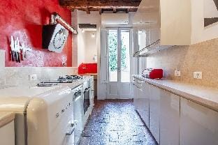 Pepi 64 in Firenze with 2 bedrooms and 1 bathrooms Hotel in Florence