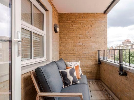 Your Apartment |  Two Bed Apartment with Balcony Hotel in London Borough of Southwark