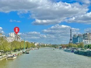 Apartment with eiffel tower and Seine view Bleriot Hotel in Paris