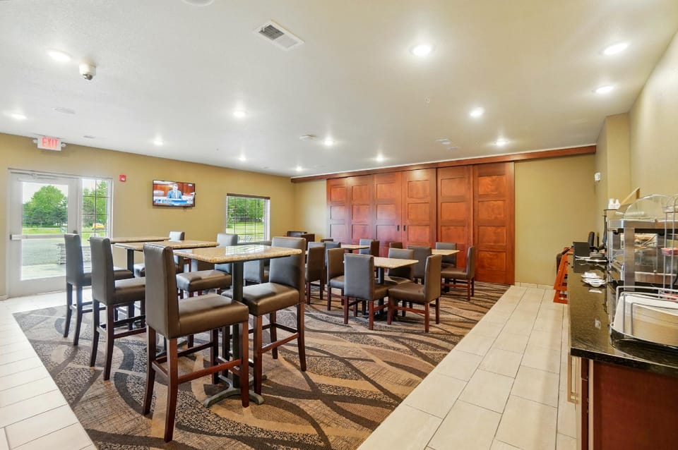 Cobblestone Hotel & Suites - Russells Point at Indian Lake Hotel in Russells Point